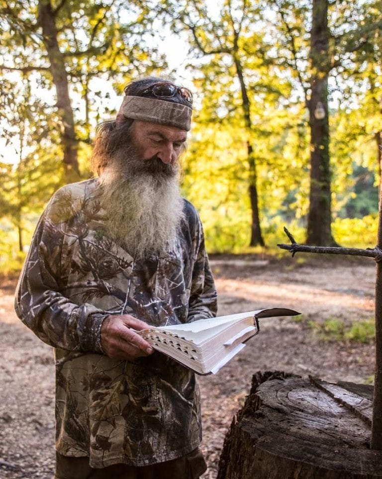 Phil Robertson of 'Duck Dinasty' Dies at 79 After Alzheimer’s Battle