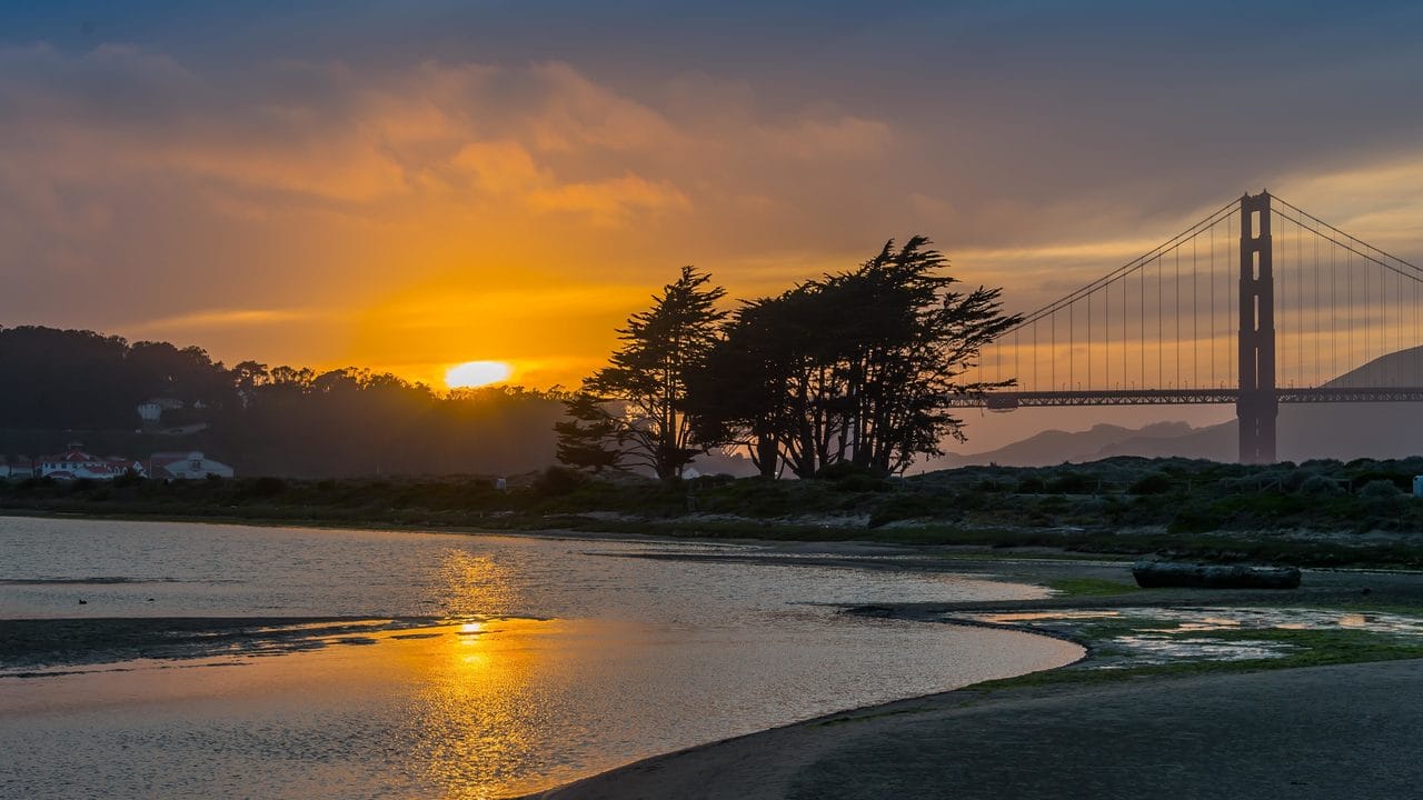 Best Things to Do in San Francisco Over Thanksgiving Weekend, Enjoy a Sunset Picnic at Crissy Field
