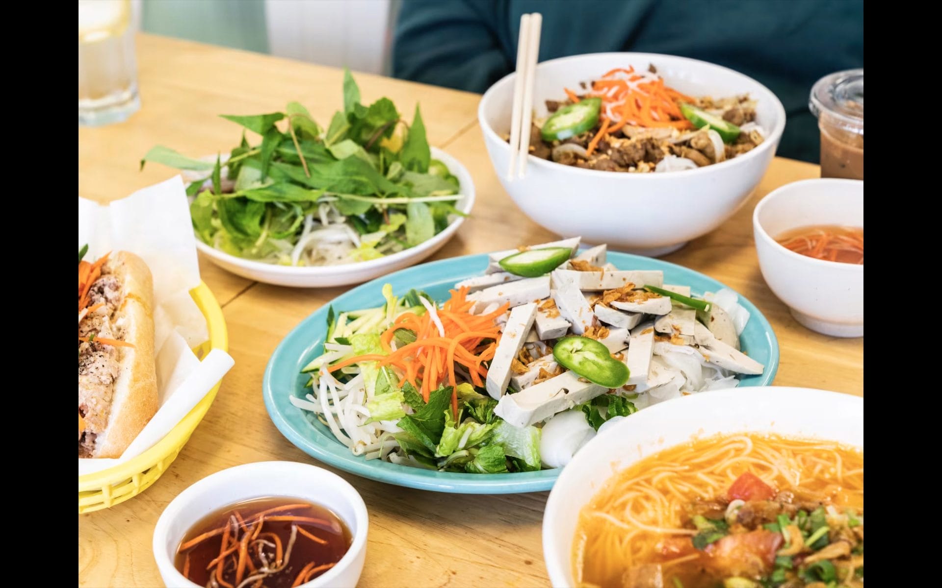 Affordable Eats Mộng Thu Cafe