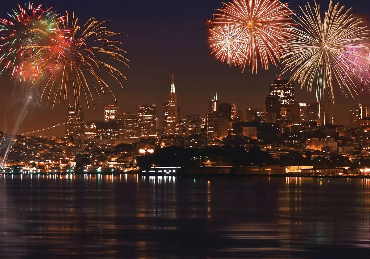 dinner cruise on Independence Day